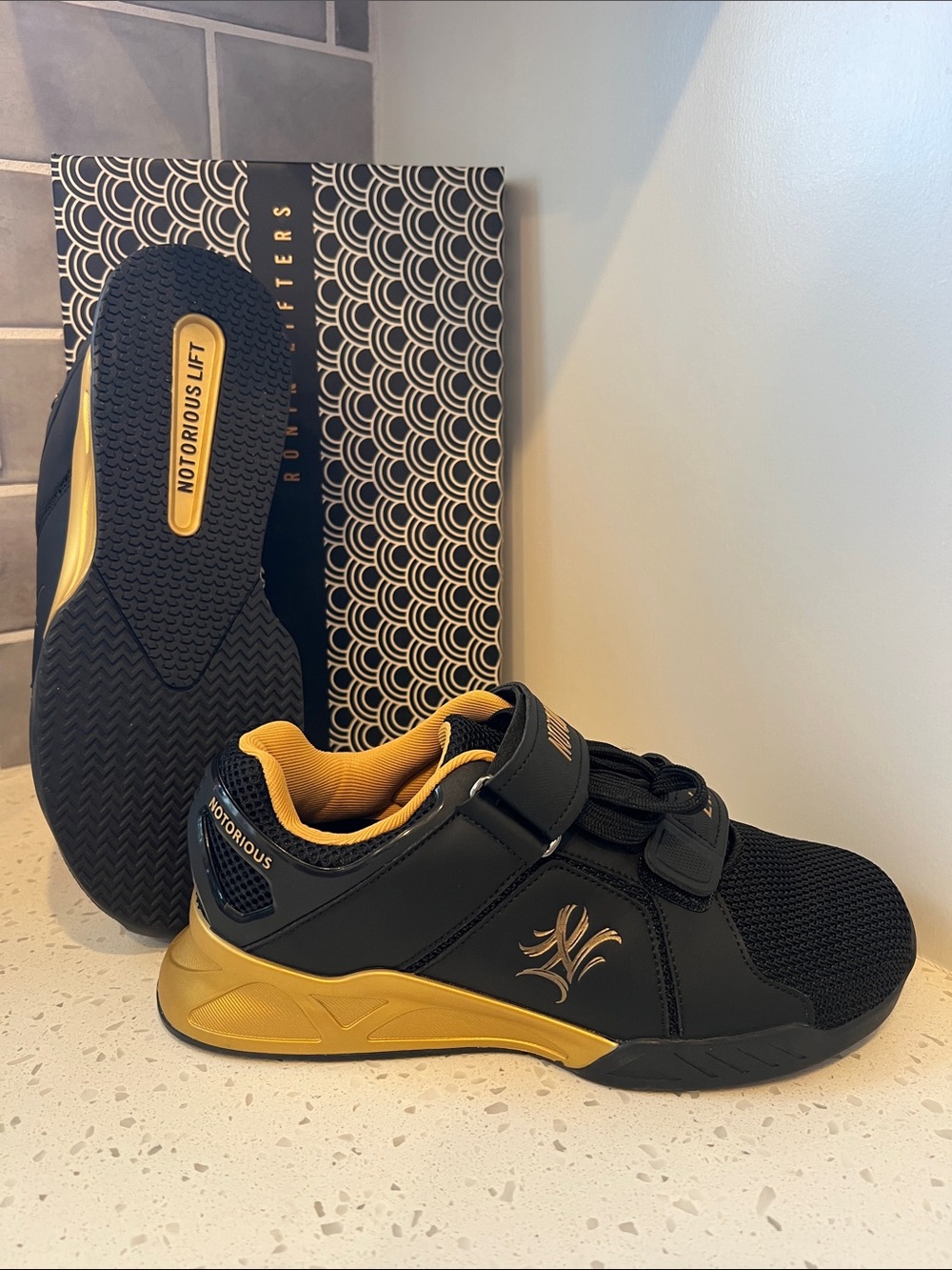 EU 40 / Women’s 9 Black & Gold Ronin Lifters - Unisex, Like New